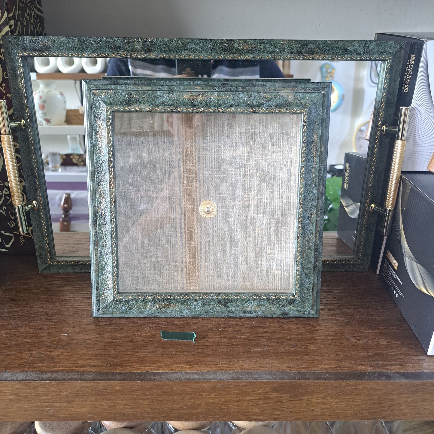 Tray Set Including Tray and Container